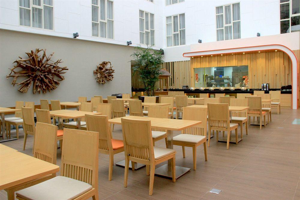 Harris Hotel Raya Kuta Lombok Εξωτερικό φωτογραφία