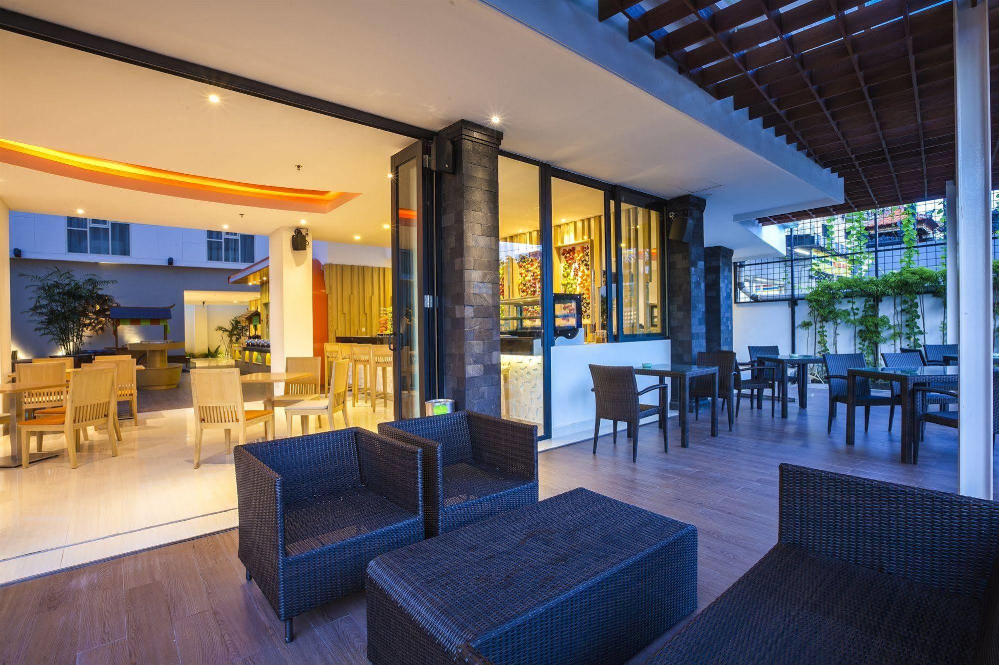 Harris Hotel Raya Kuta Lombok Εξωτερικό φωτογραφία