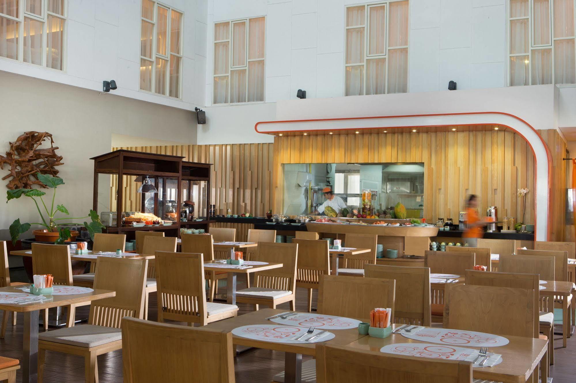 Harris Hotel Raya Kuta Lombok Εξωτερικό φωτογραφία